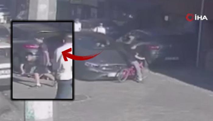 Çocuklar küçük kavga büyük... Bisikletini vermeyince 'bıçaklamakla' tehdit ettiler yetmedi araba çarpan çocuğu tekme tokat dövdüler