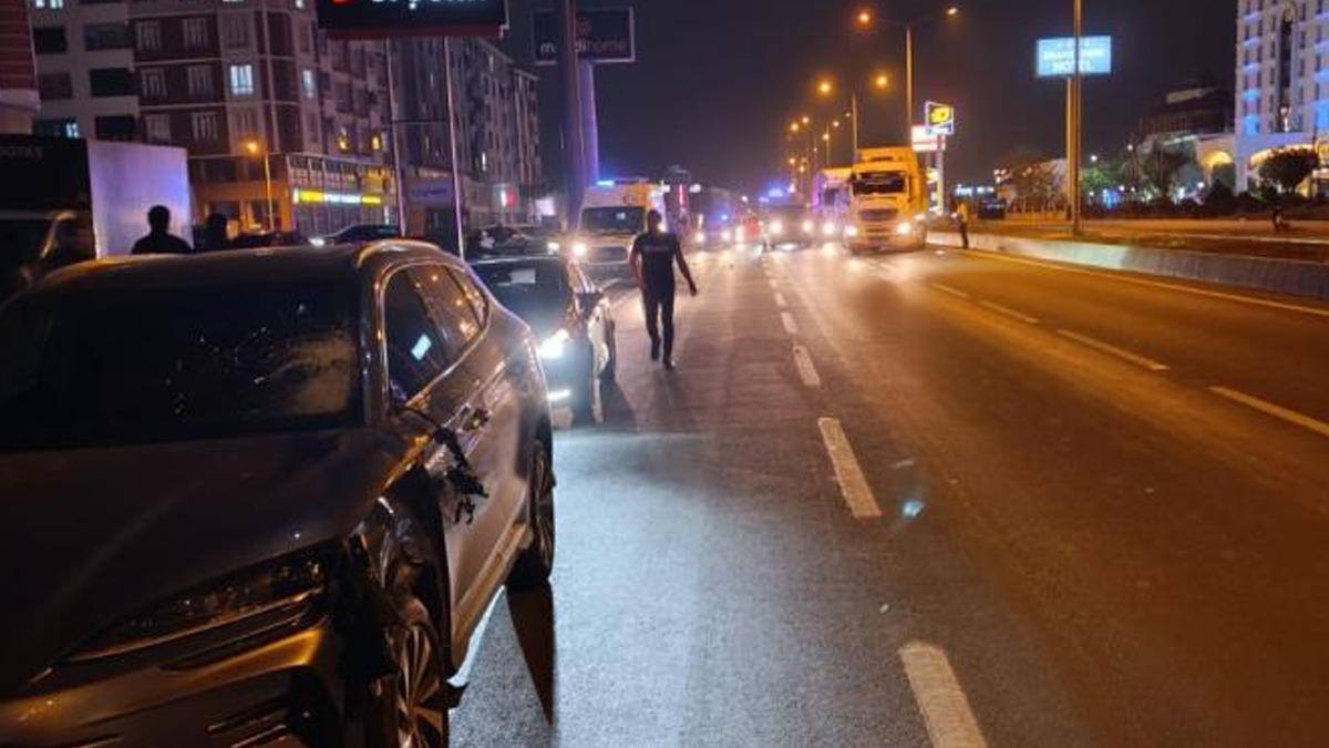 Yolun karşısına geçmeye çalışan 2 kadına otomobil çarptı: 1 ölü, 1 ağır yaralı