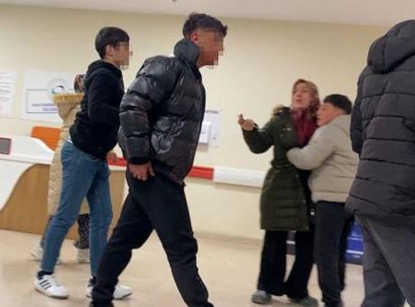 17 Yaşındaki Gençler Arasında Kanlı Kavga: 2 Yaralı