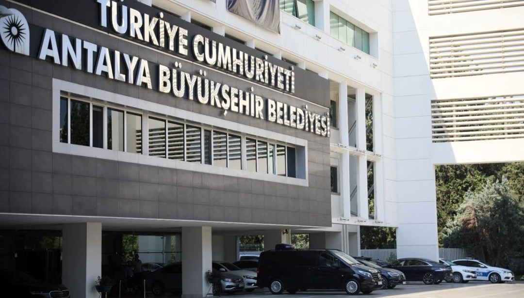 Antalya Belediyesi'ne ikinci dalga operasyonda 2 tutuklama - Son Dakika Türkiye Haberleri