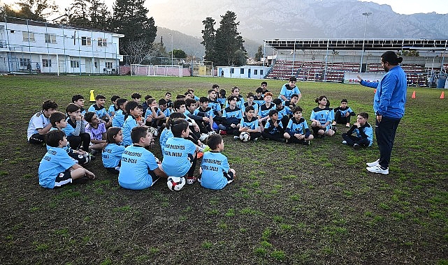 Kemer Belediyesi geleceğin futbolcularını yetiştiriyor - SPORT
