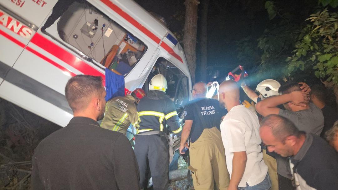 Kamerada Druel kazası ... Ambulans bahçeye uçtu! Hasta öldü! 4