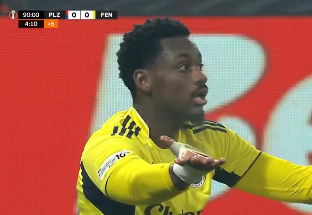 Hollandalı hakem Allard Lindhout, Jhon Duran'ın son anda çekilmesi nedeniyle penaltı vermedi! F.Bahçe isyan etti... 3