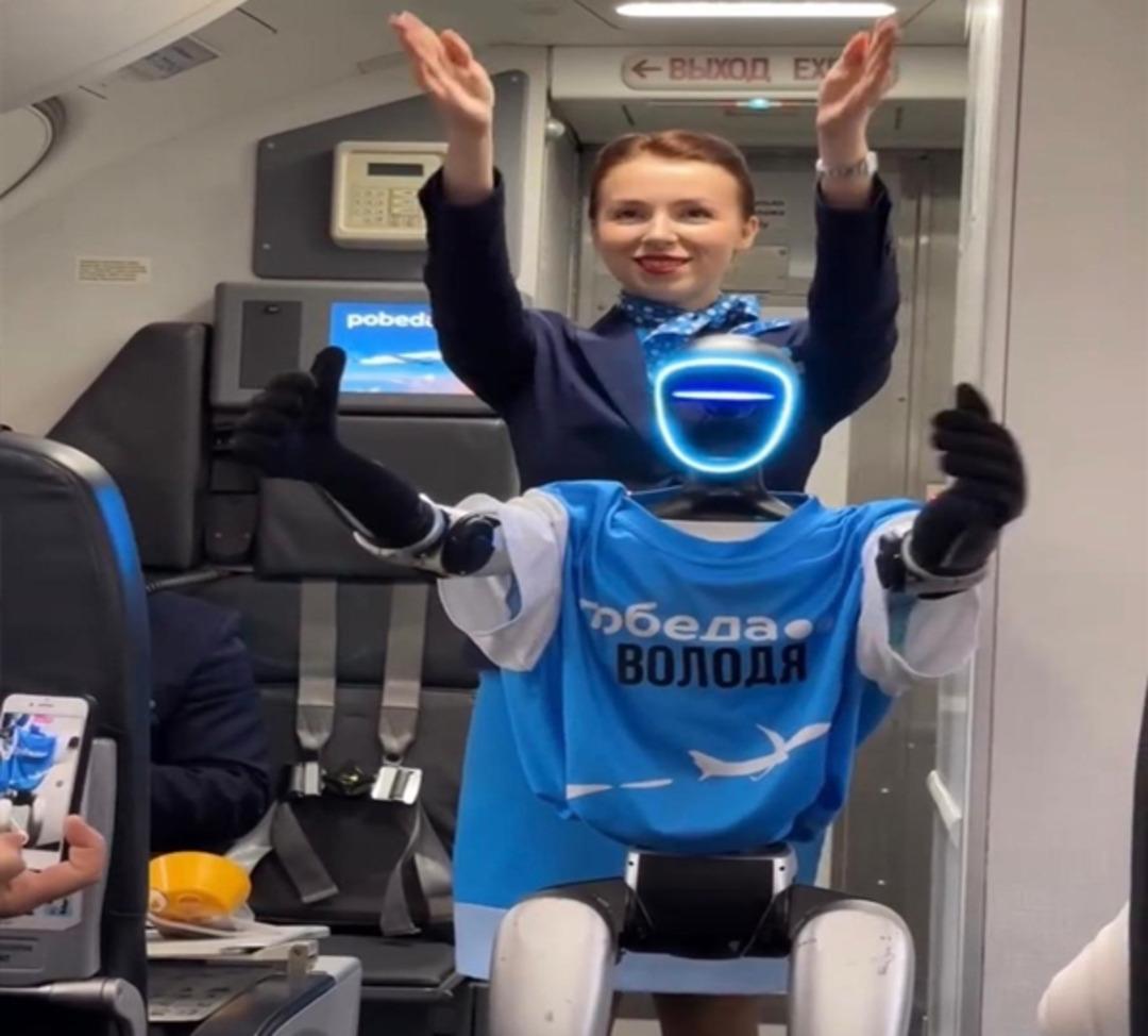 Rus havayolunun robotik kabin ekibinin dünyadaki ilk testi